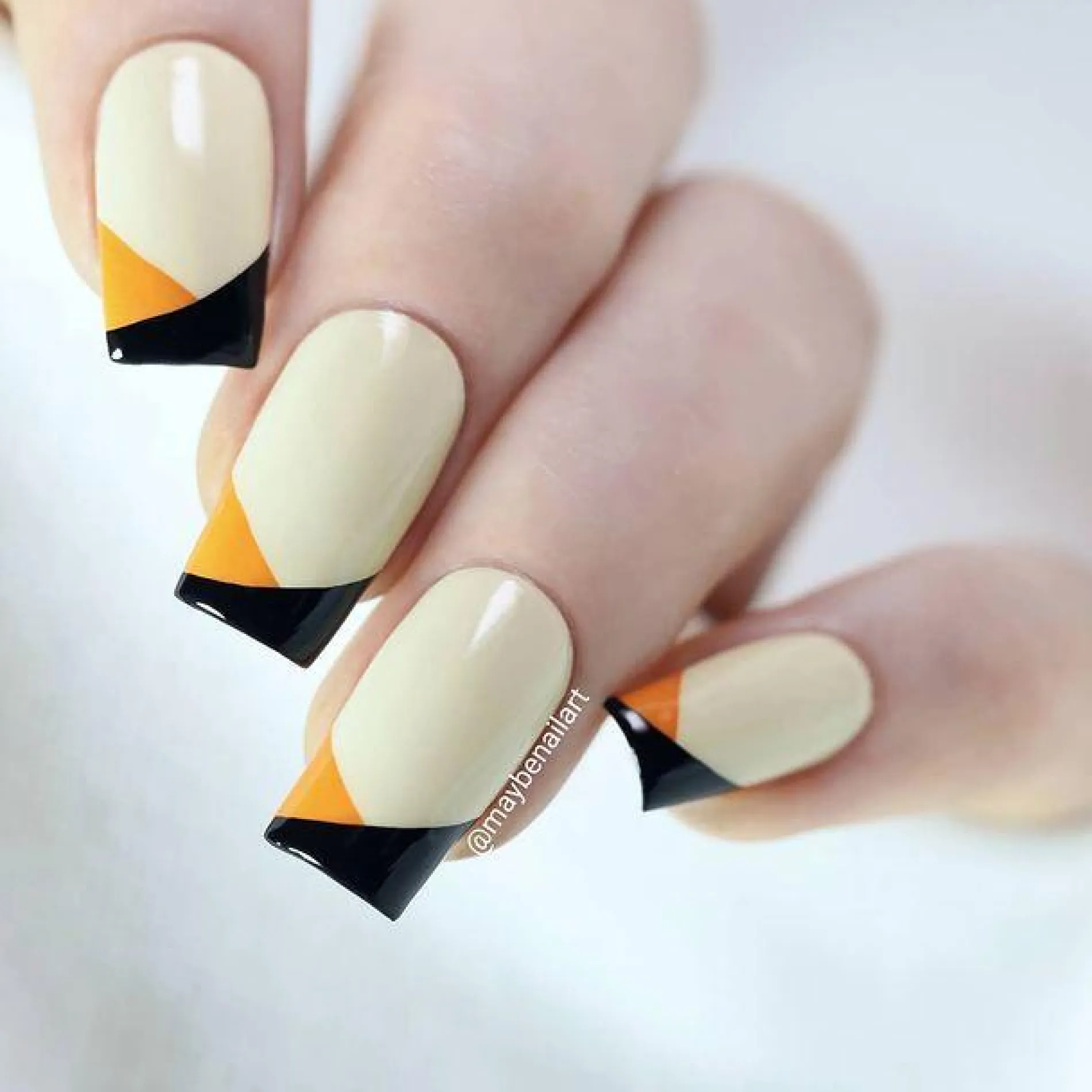 Classic French Nails Bundle: 1 Plate, 2 Polishes, Top Coat, Stamper & Scraper