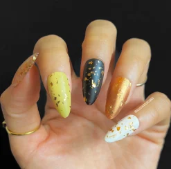 Honeypot (P138) - Clear with Copper Gold Flakies Nail Polish