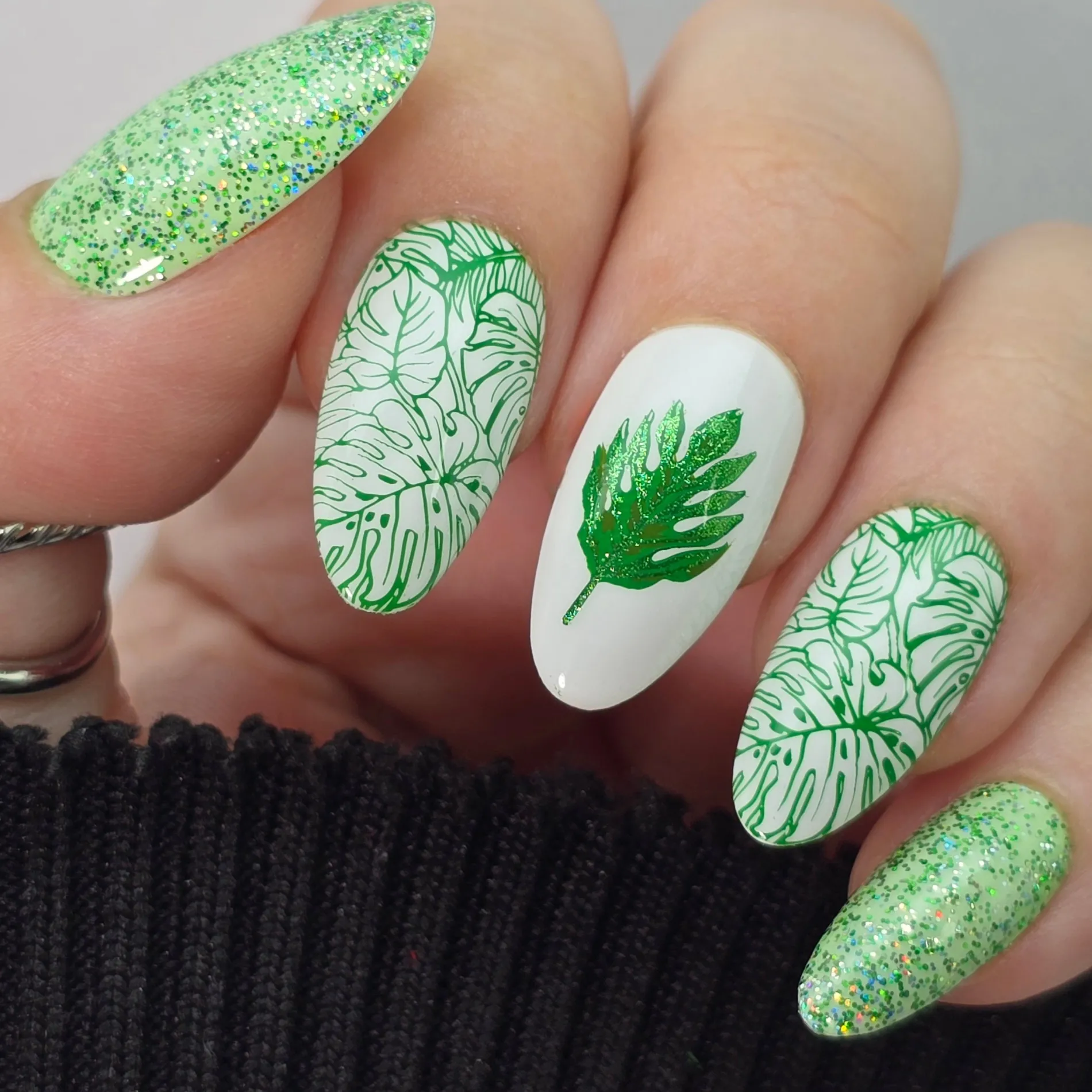 Lush Layers (M610) - Nail Stamping Plate