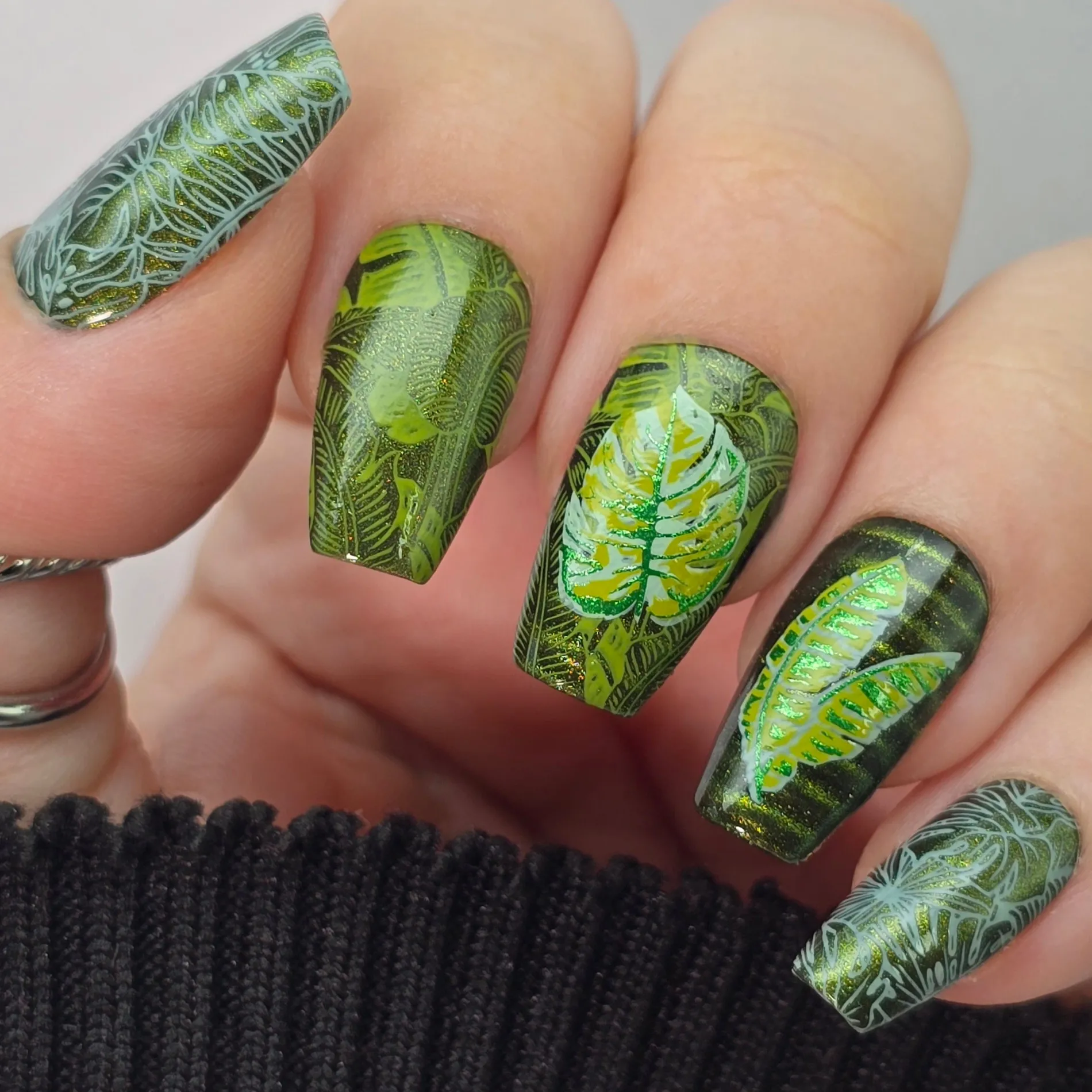 Lush Layers (M610) - Nail Stamping Plate