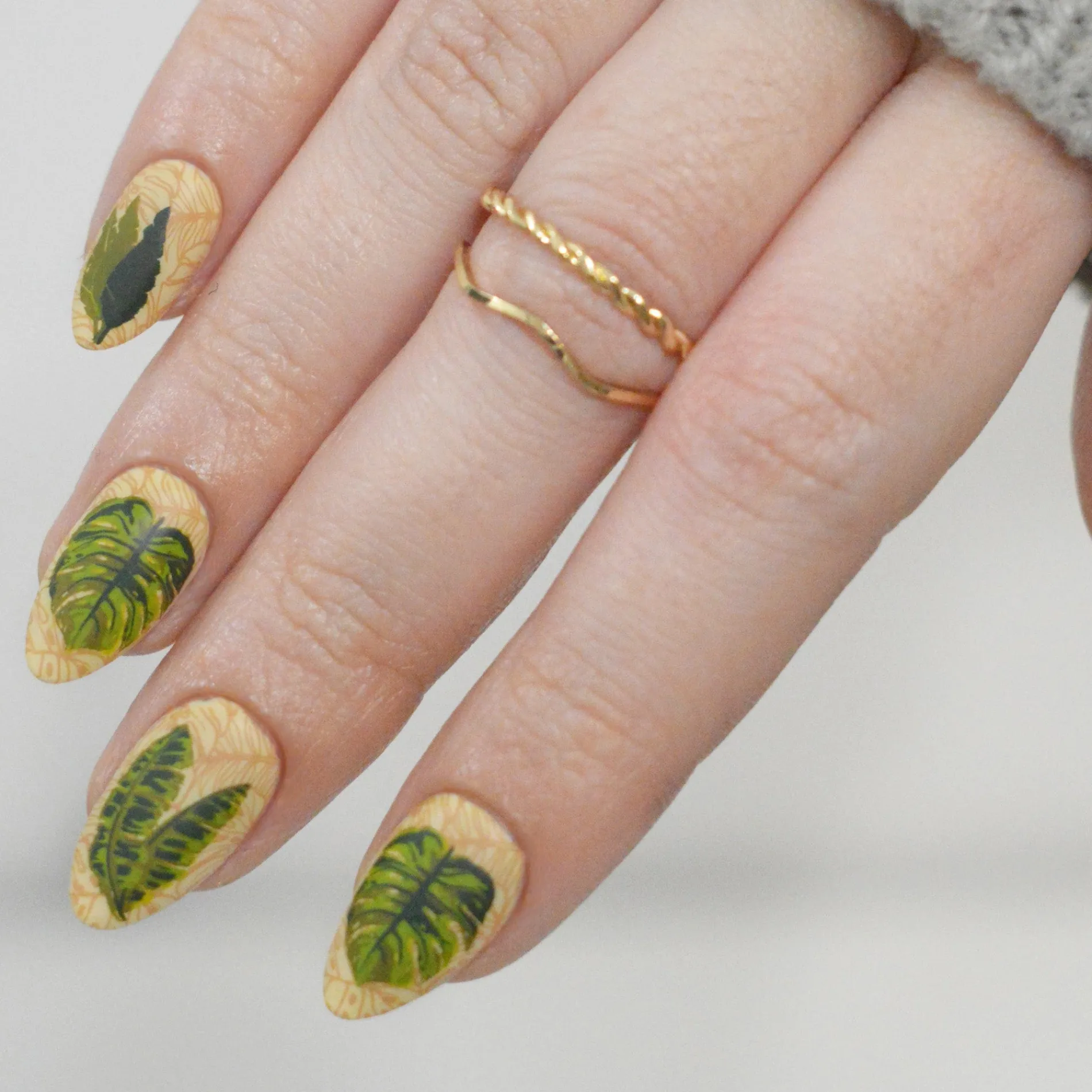 Lush Layers (M610) - Nail Stamping Plate