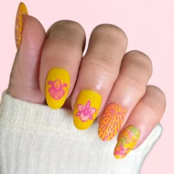 Poised Petals (M606) - Nail Stamping Plate